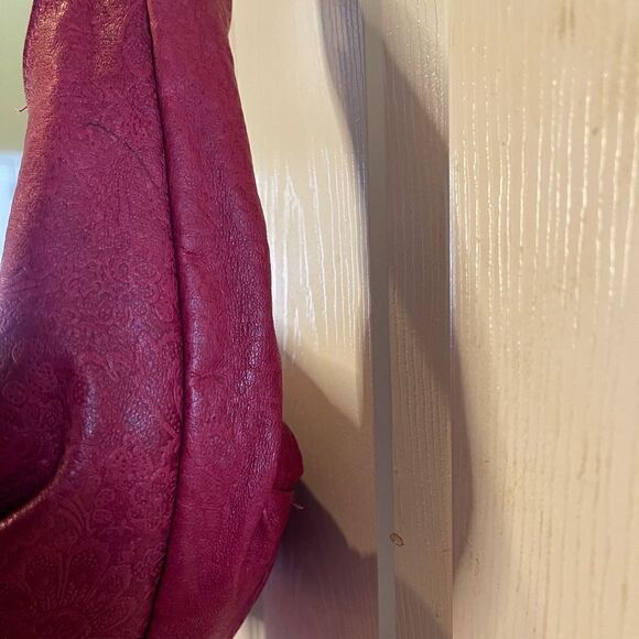 Great American Leather works Cherry red leather embossed knot shoulder bag. - Picture 13 of 13